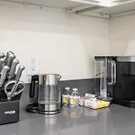 2B2B Apt Newly Remodeled