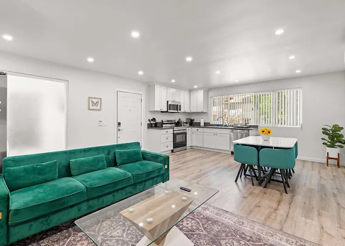 2B2B Apt Newly Remodeled